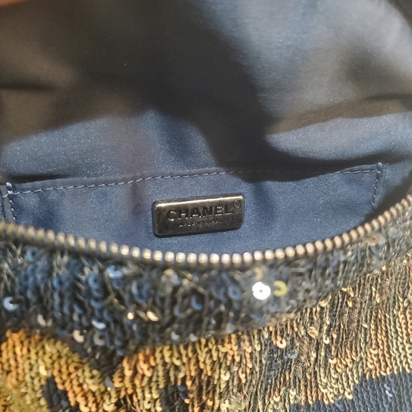 **SOLD** Chanel Coco Cuba Waist Bag Sequins and Quilted Lambskin Blue - Picture 8 of 12